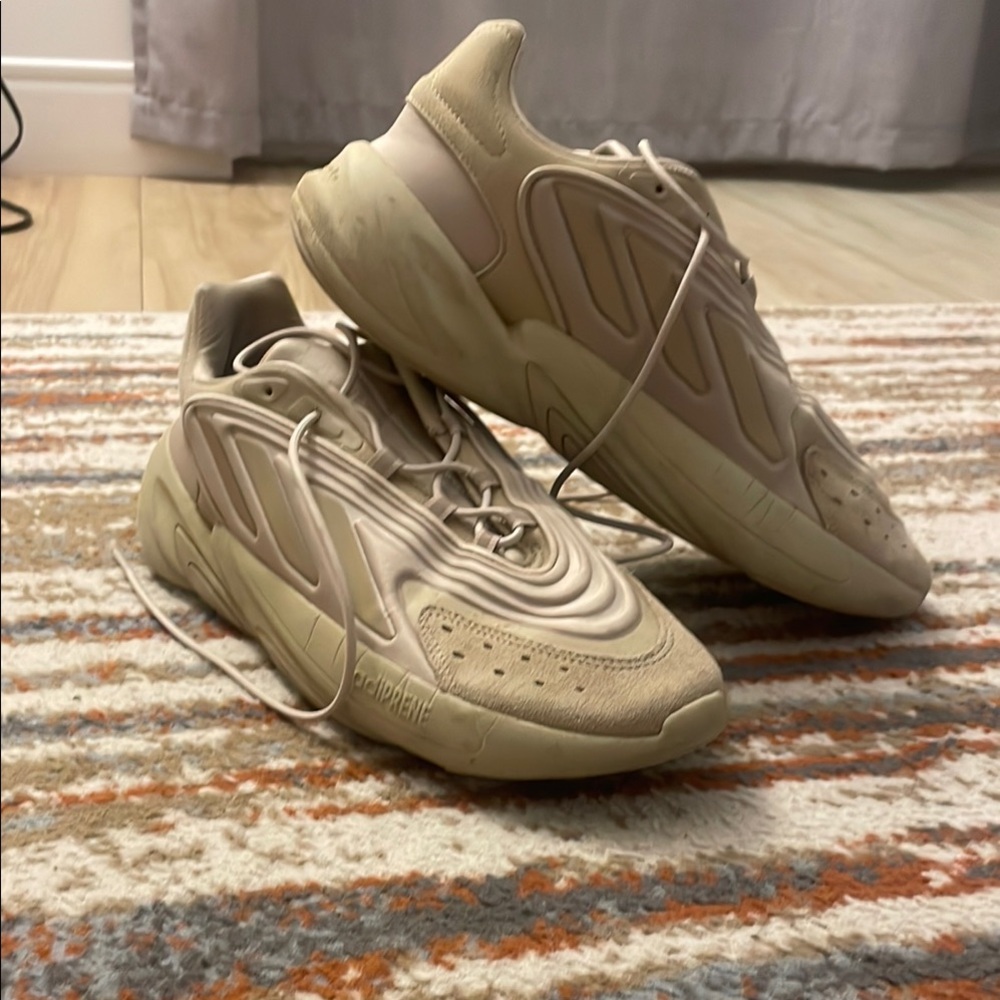 Adidas Cream Sneakers Classic Design: Ozelia